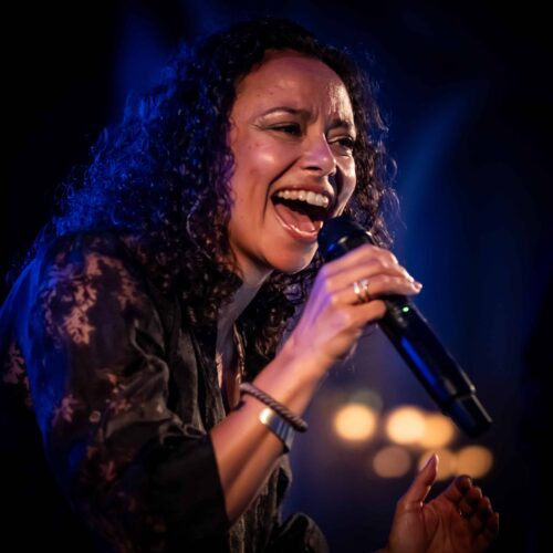 Funkarella komiker, vært, konferencier